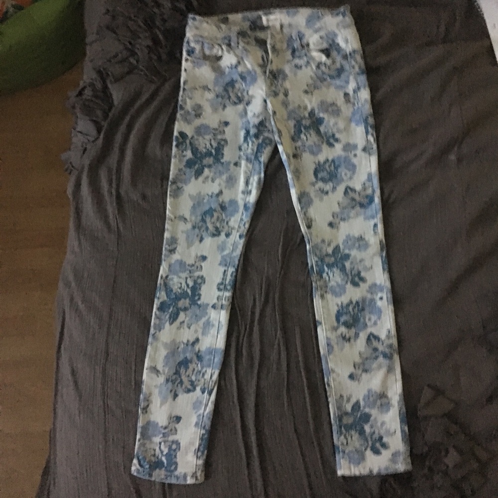 Forever 21 floral print jeans size 25 (0) 🌸🦋🤙🏼